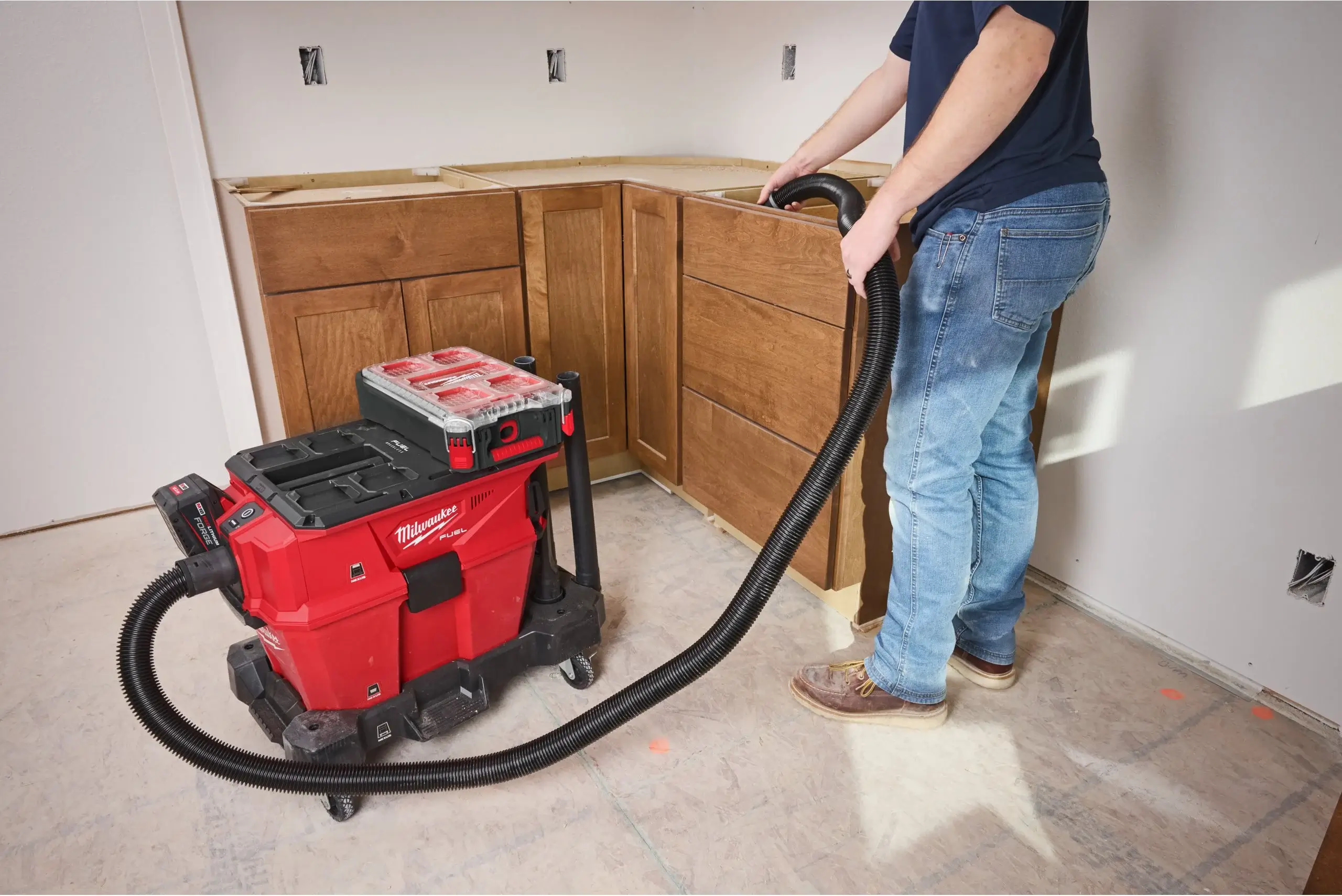 odkurzacz przemyslowy Milwaukee M18 FVC23L 23L HEPA